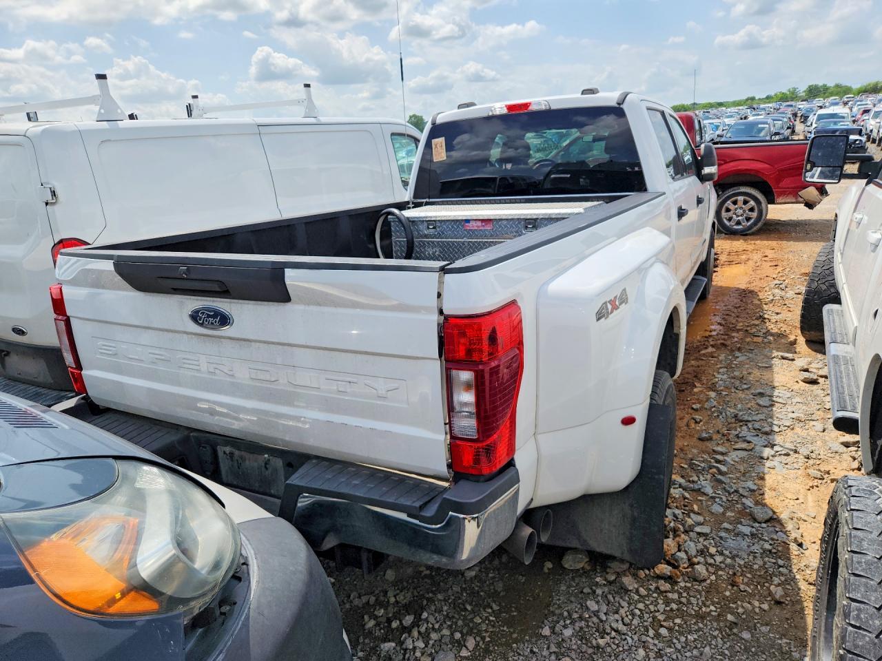 2021 Ford F350 Super Duty - Image 3