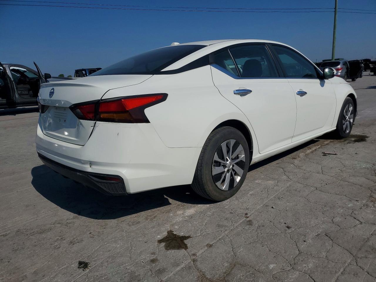 2020 Nissan Altima S - Фото 3