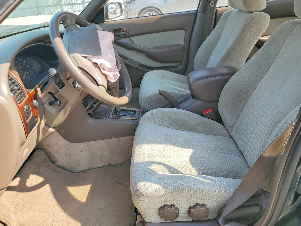 1994 Toyota Camry Le - Image 7