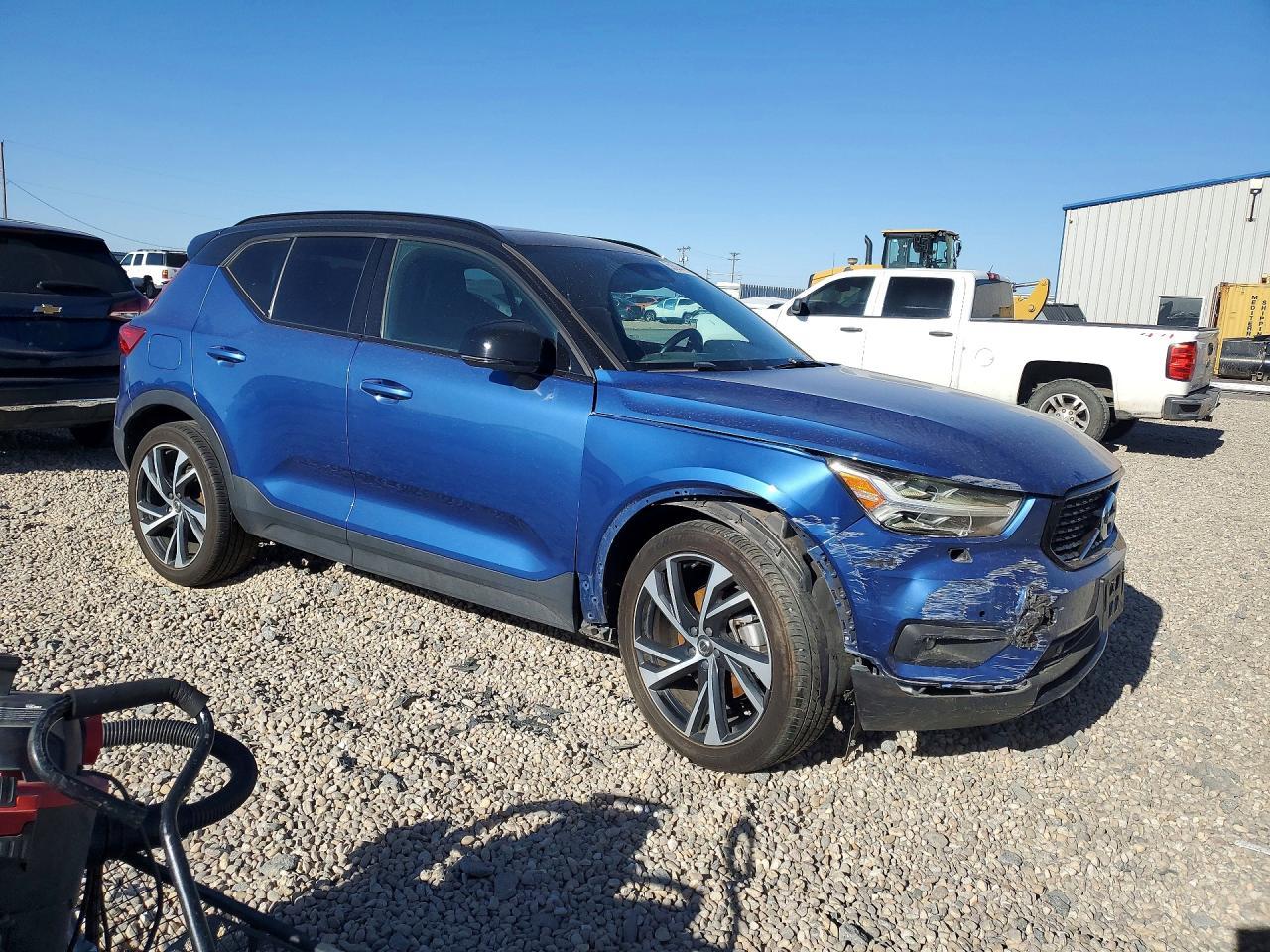 2021 Volvo Xc40 T5 R-Design - Image 4