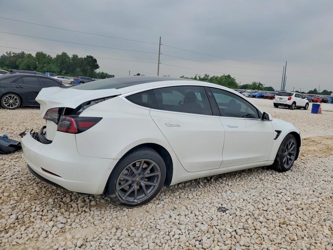 2020 Tesla Model 3 - Image 3
