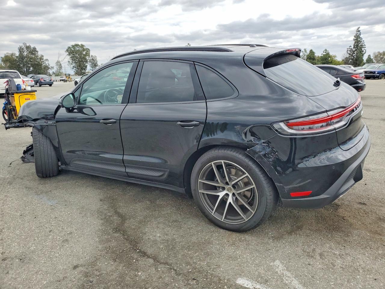 2025 Porsche Macan Base - Фото 2
