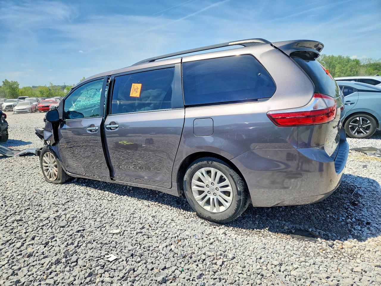 2016 Toyota Sienna Xle 8-Passenger - Фото 2
