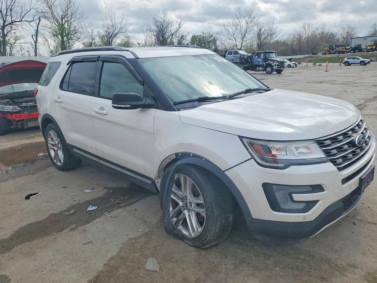 2017 Ford Explorer Xlt - Image 4