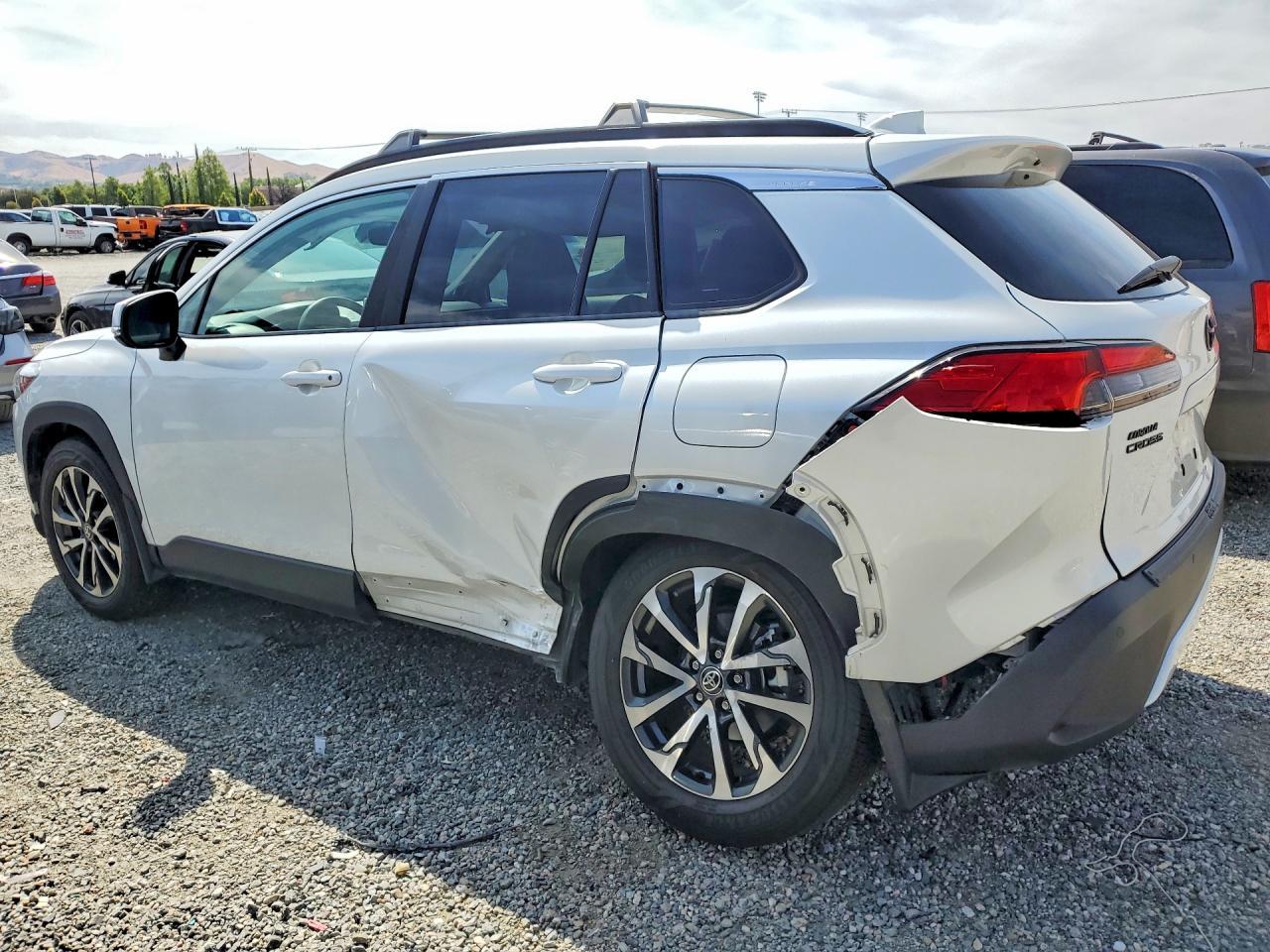 2023 Toyota Corolla Cross Xle - Image 2