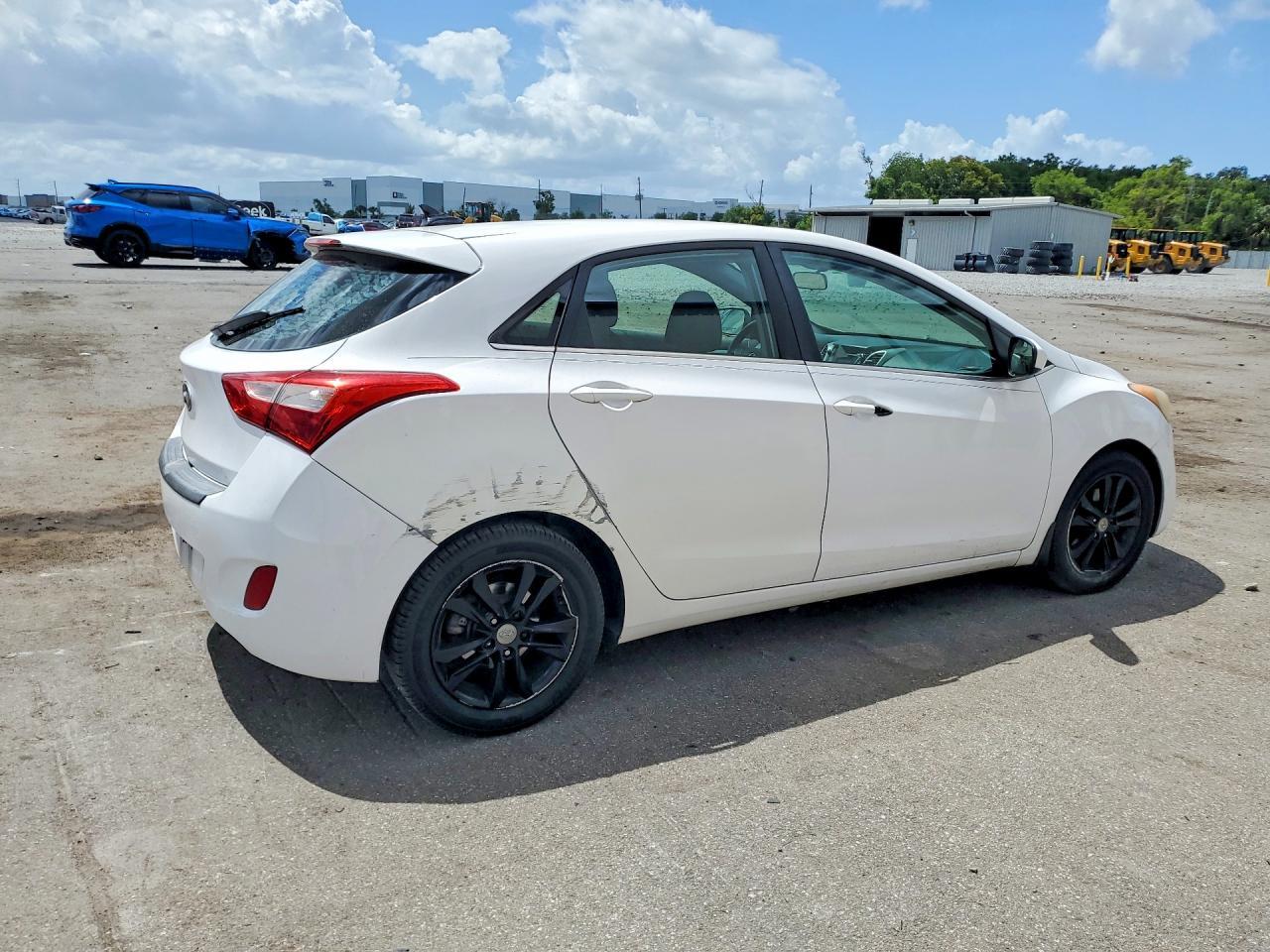 2014 Hyundai Elantra Gt Base - Image 3