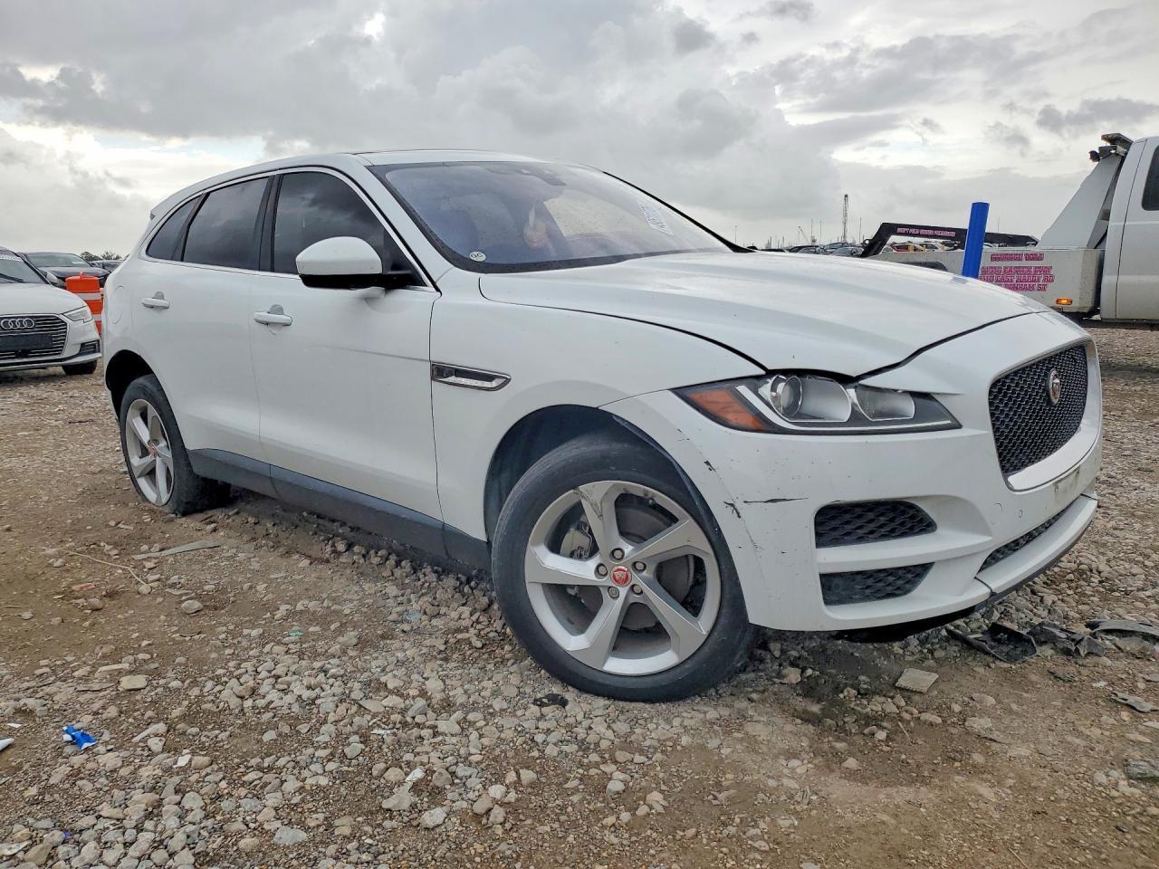 2020 Jaguar F-Pace Premium 25T - Фото 4