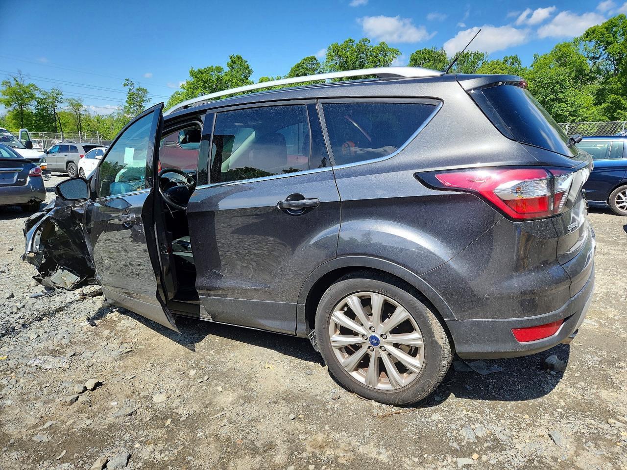 2017 Ford Escape Titanium - Фото 2