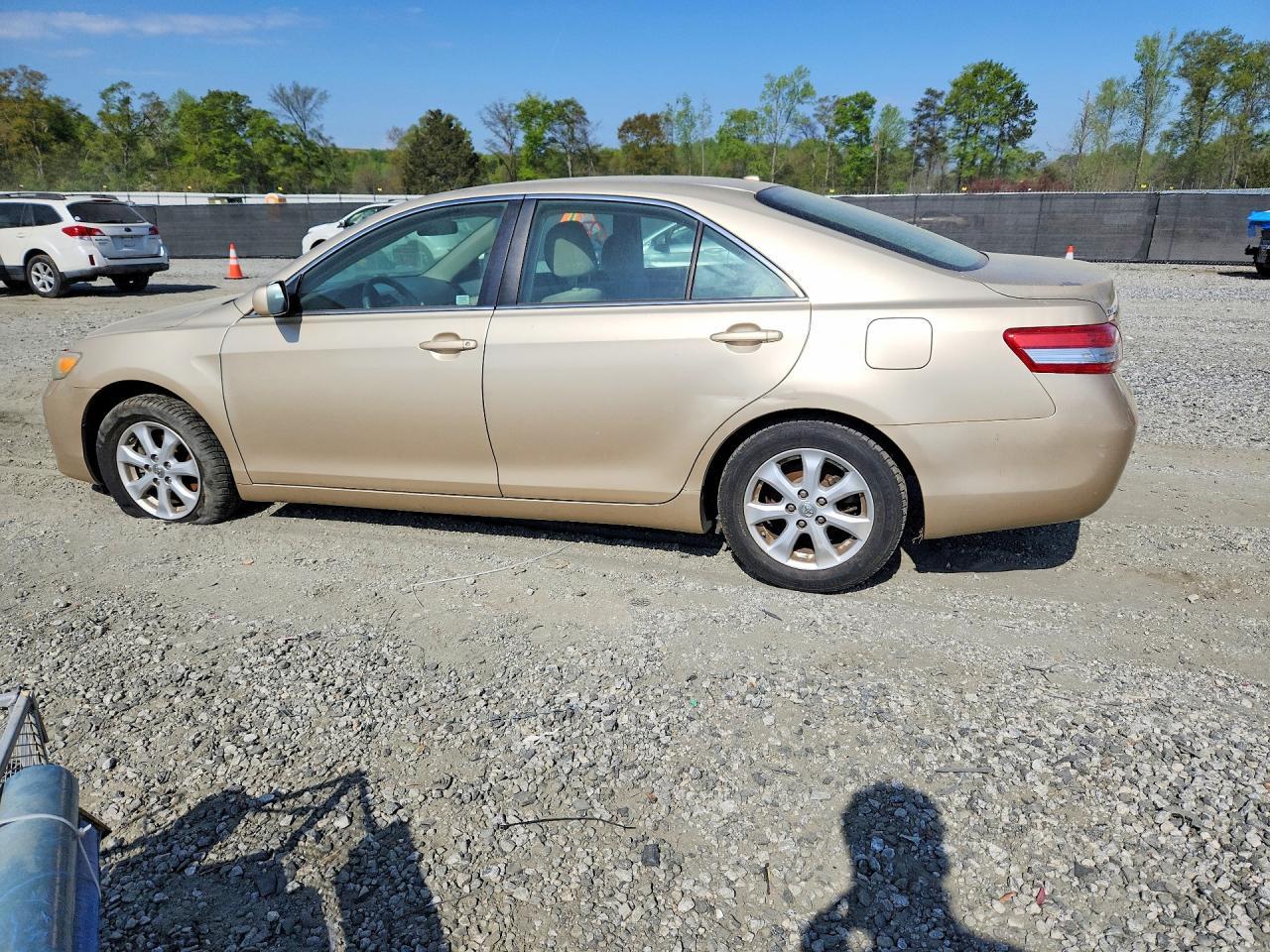 2011 Toyota Camry Le - Image 2