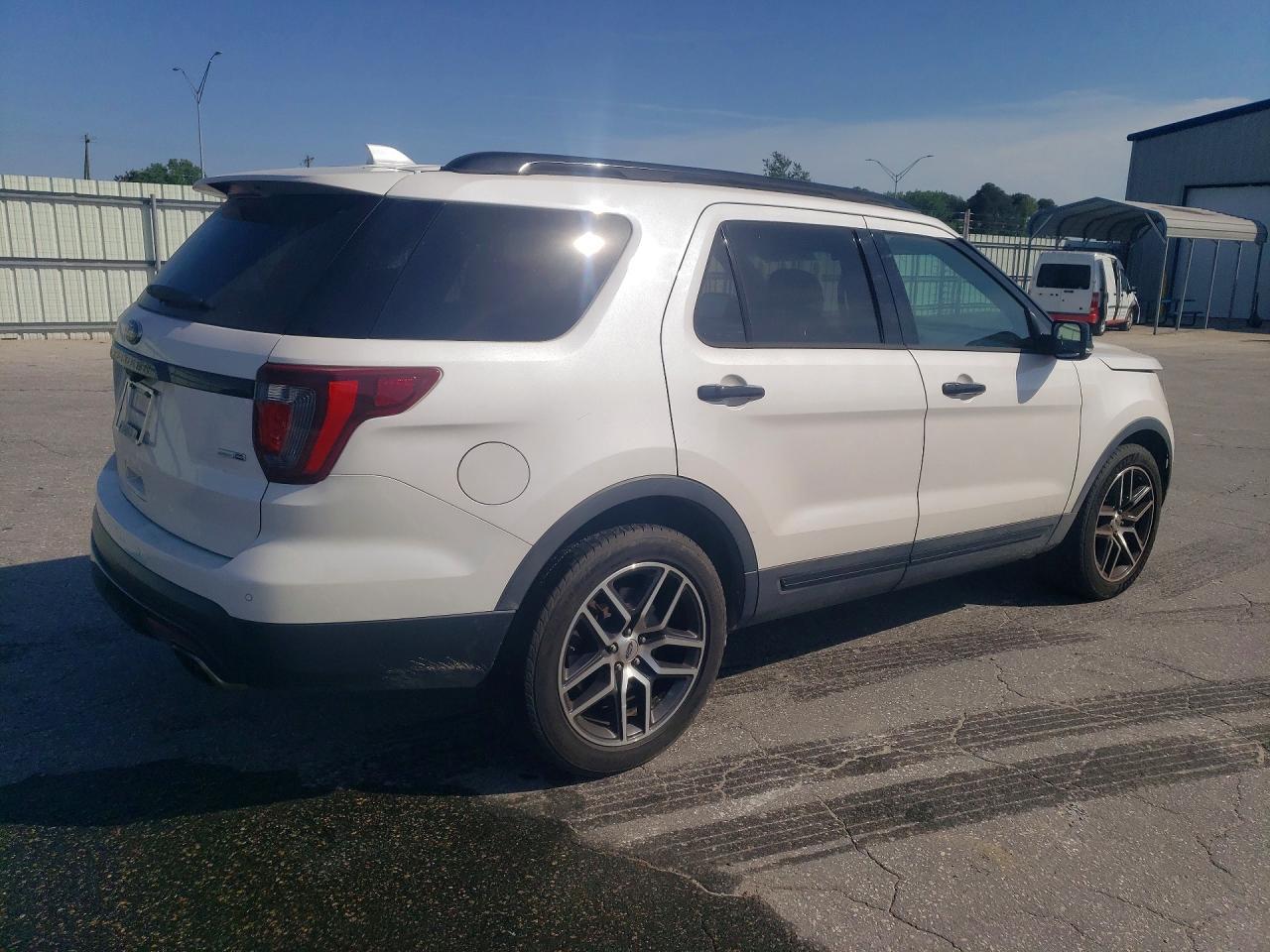 2016 Ford Explorer Sport - Image 3