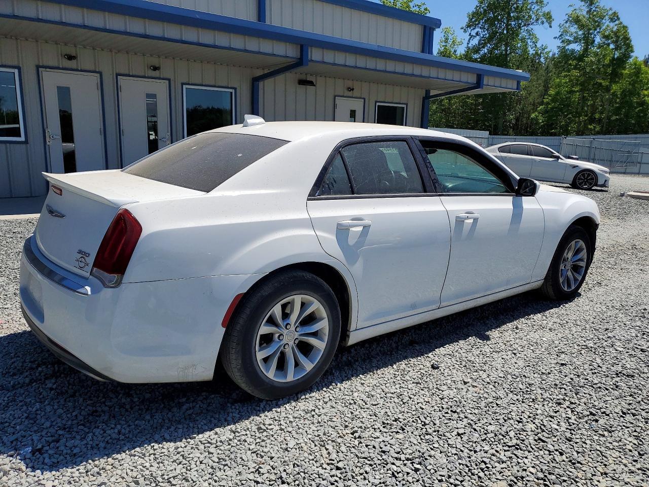 2016 Chrysler 300 Limited - Фото 3