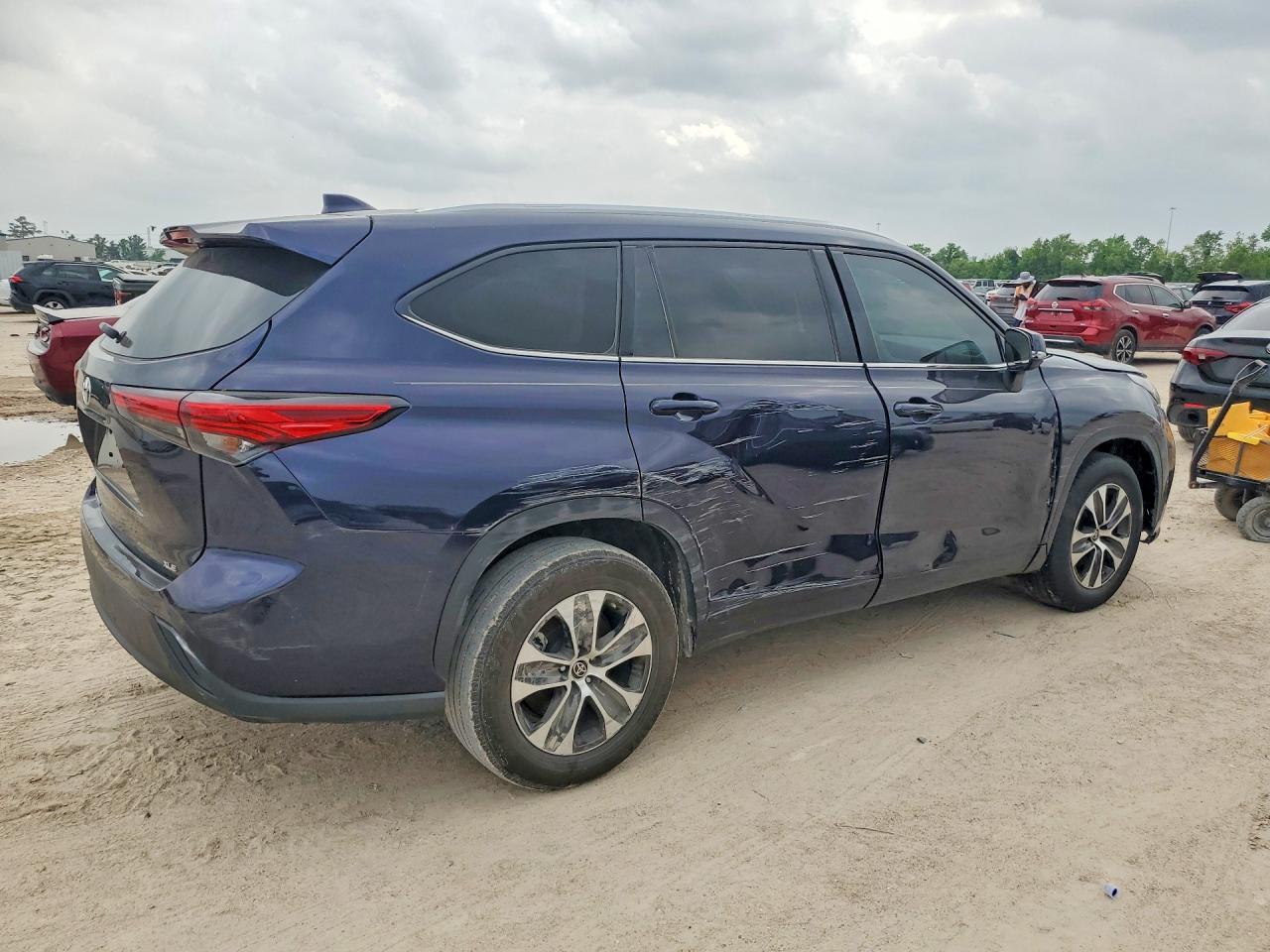 2021 Toyota Highlander Xle - Фото 3