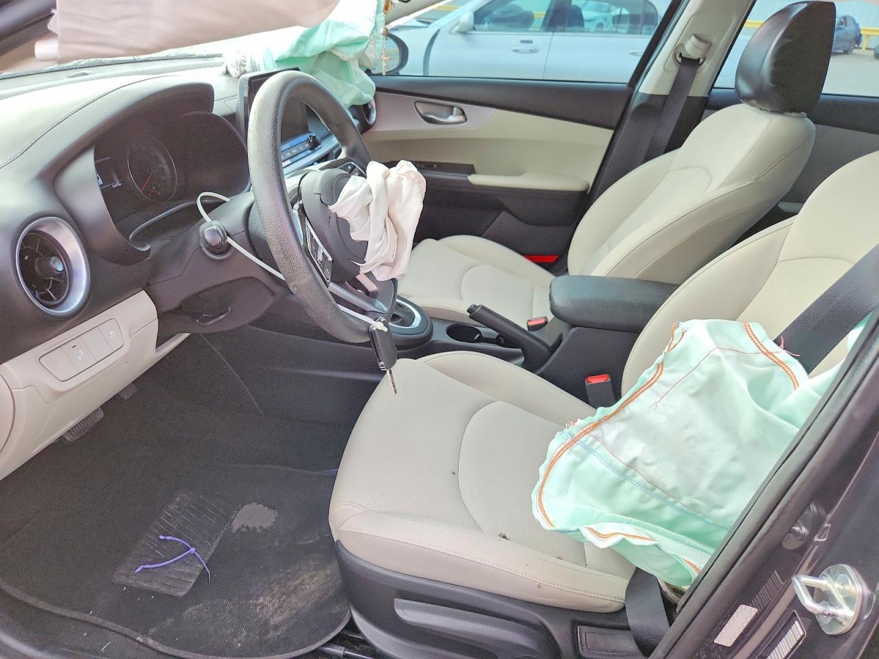 2023 Kia Forte Lxs - Image 7