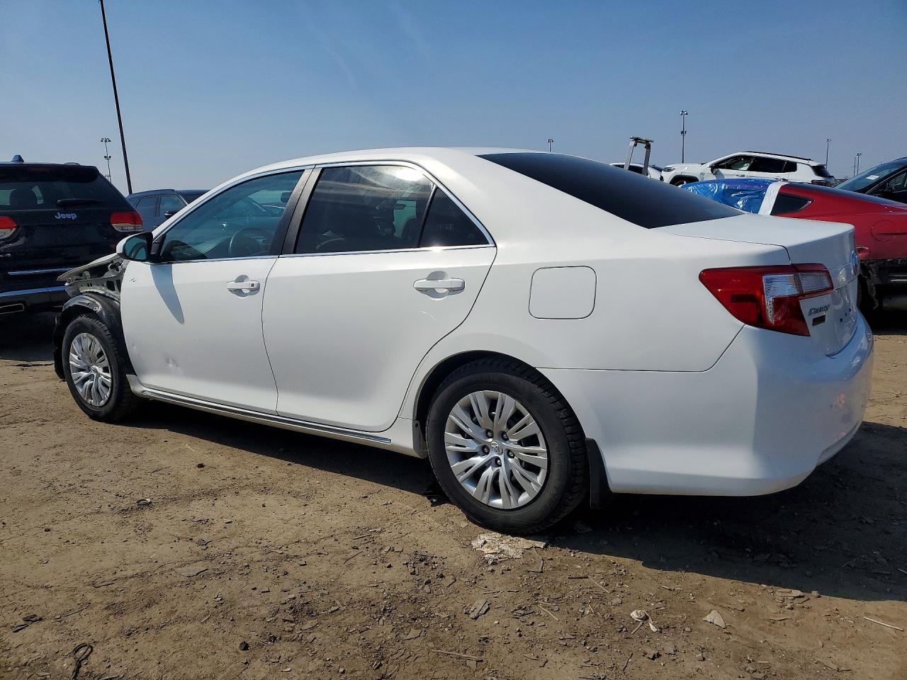 2014 Toyota Camry Hybrid Le - Фото 2