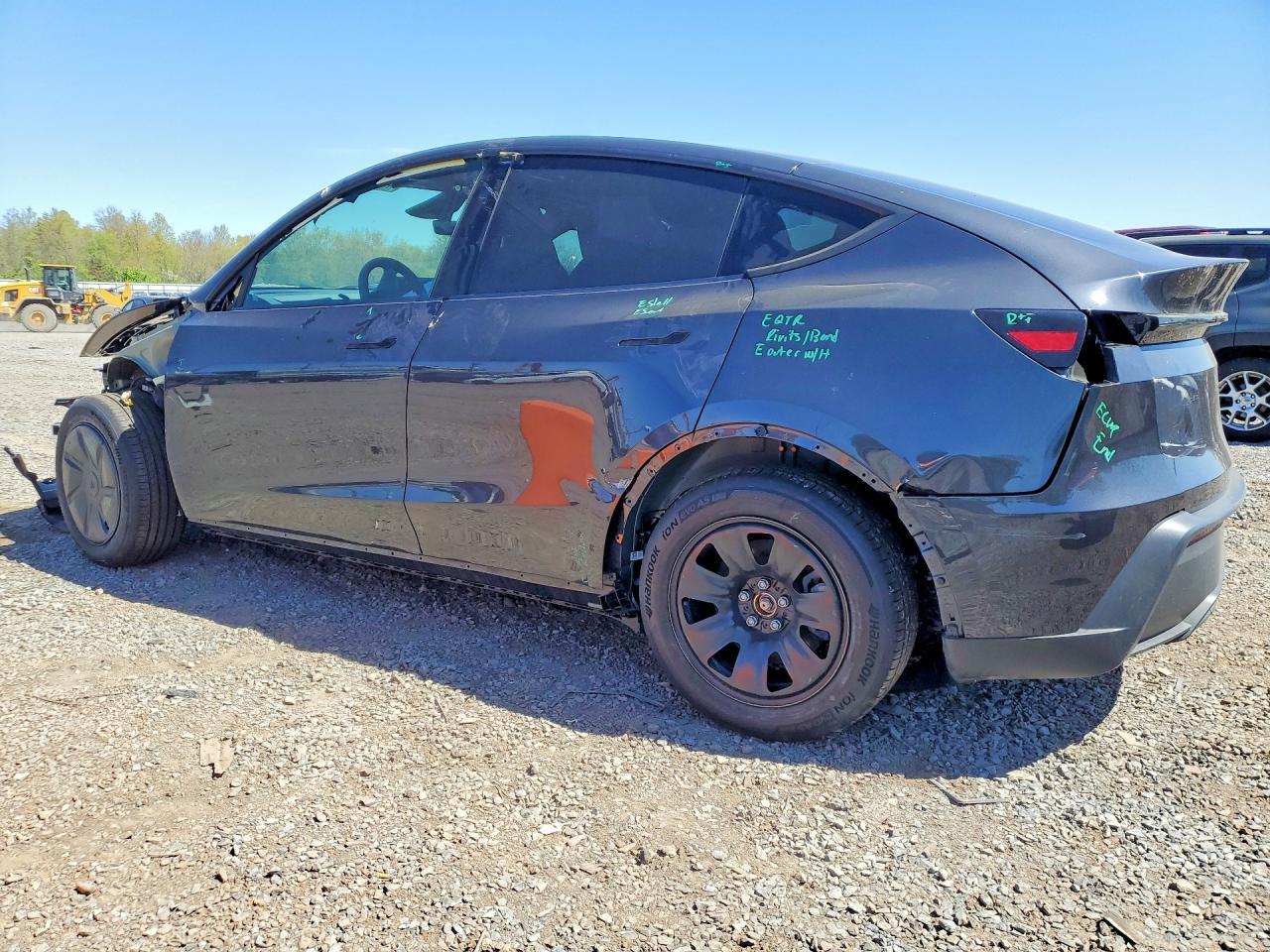 2026 Tesla Model Y - Image 2