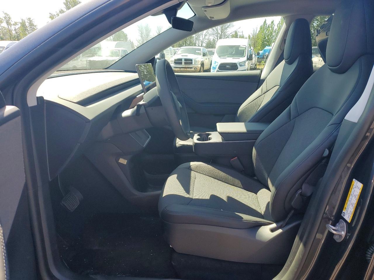 2026 Tesla Model Y - Фото 7