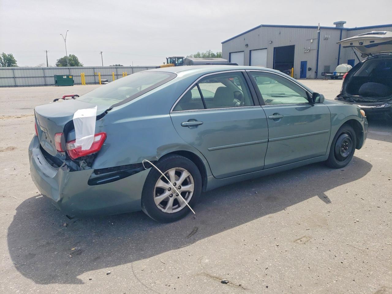 2009 Toyota Camry Le - Фото 3