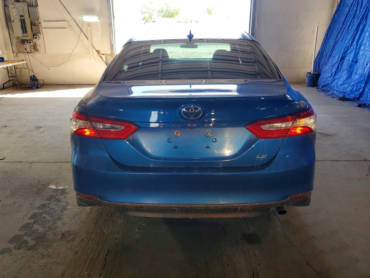 2020 Toyota Camry Le - Фото 6