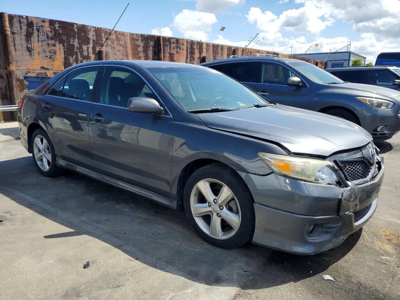 2011 Toyota Camry Se - Фото 4