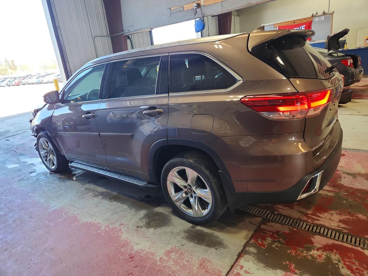 2018 Toyota Highlander Limited - Image 2