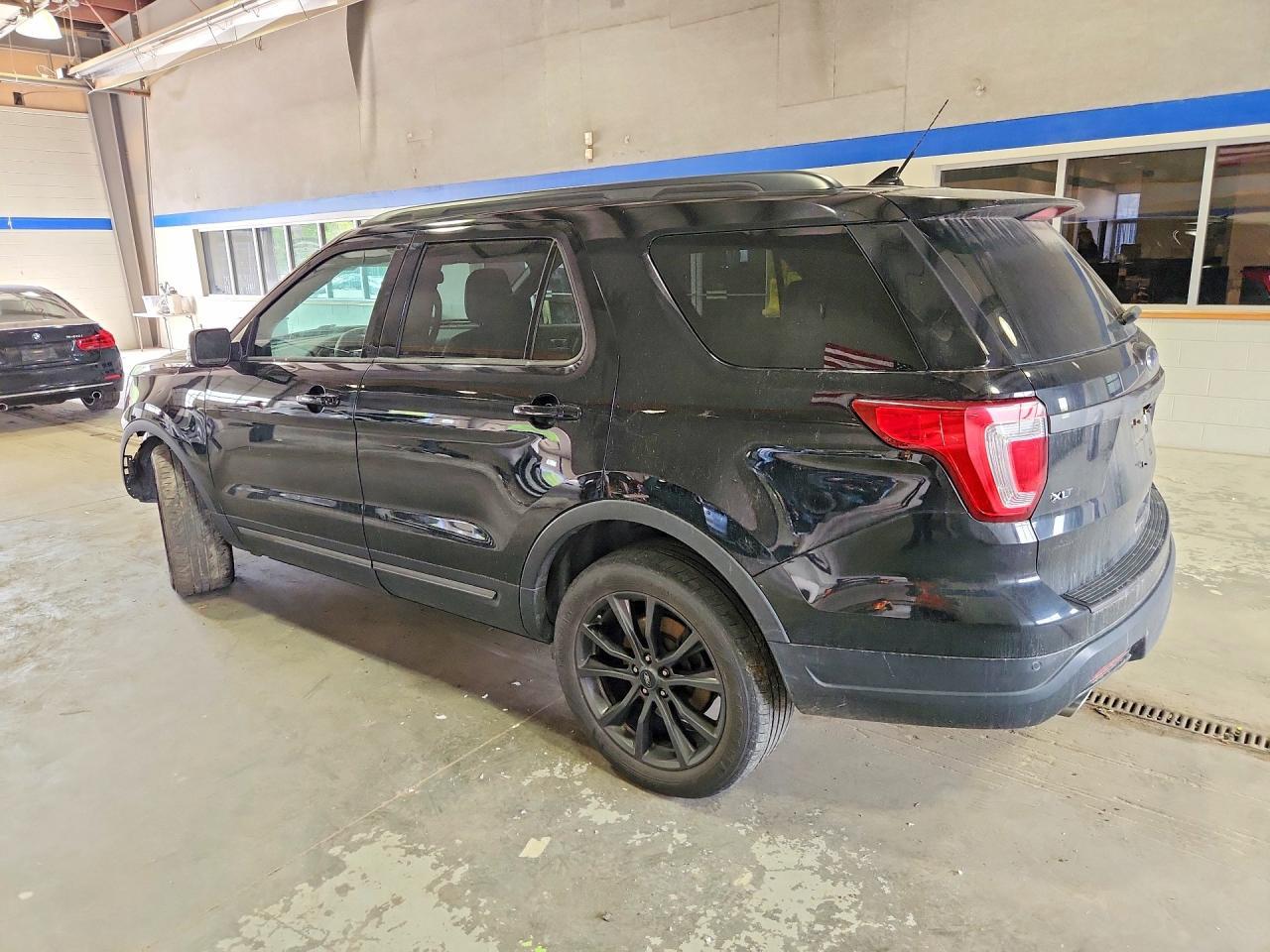 2018 Ford Explorer Xlt - Фото 2
