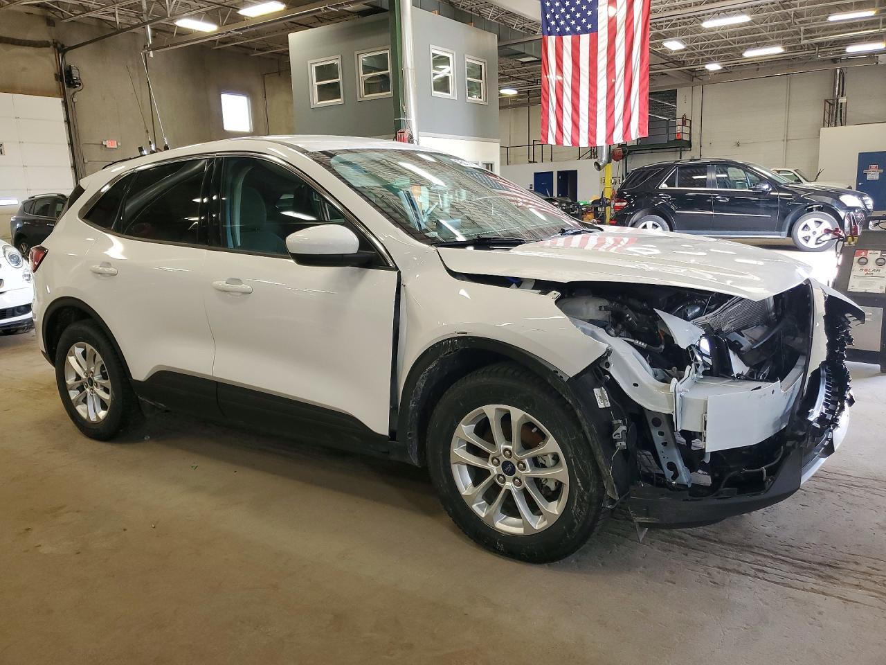 2020 Ford Escape Se - Фото 4