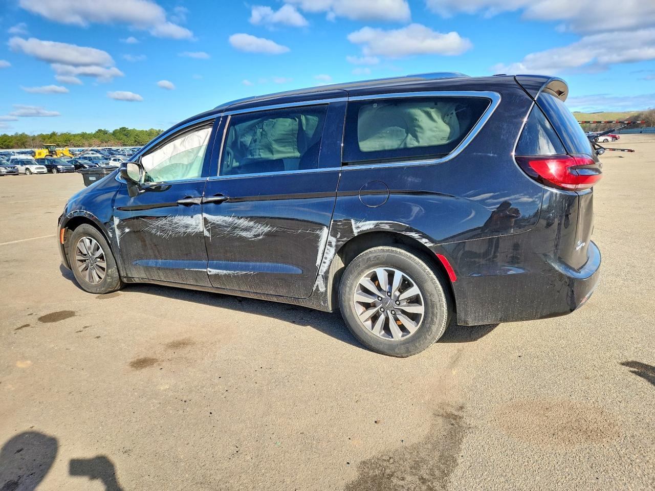 2021 Chrysler Pacifica Touring L - Фото 2