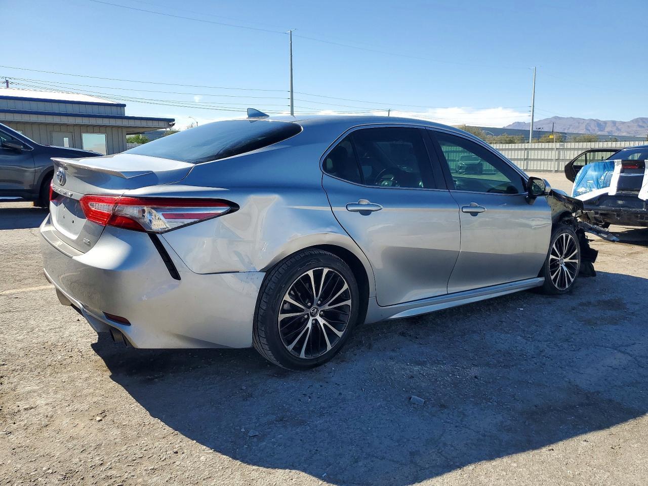 2019 Toyota Camry Se - Фото 3