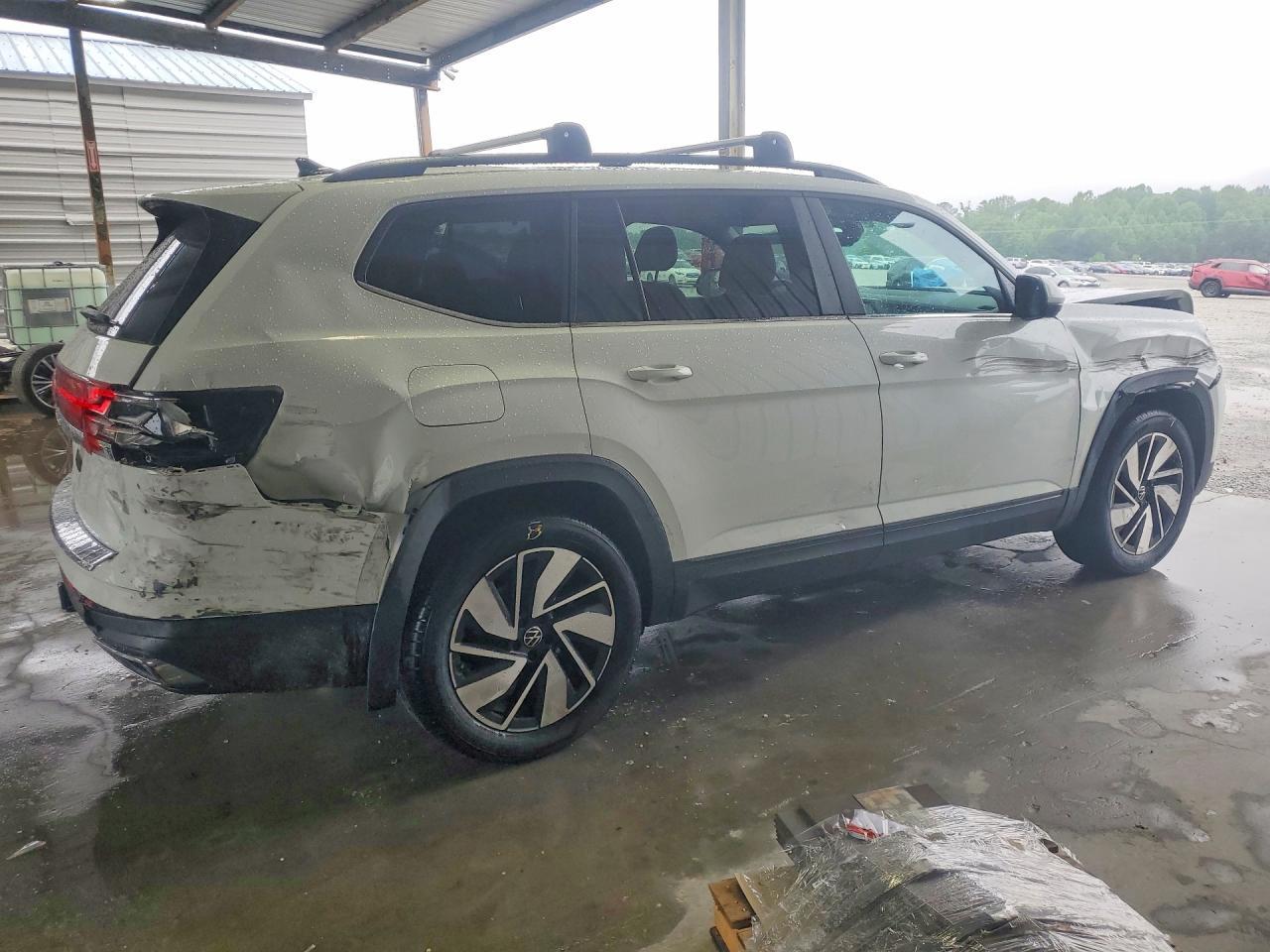 2024 Volkswagen Atlas Se - Image 3