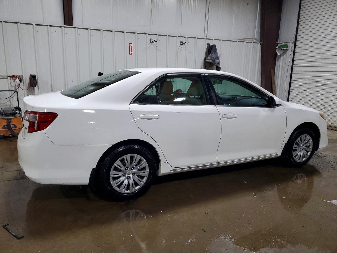2012 Toyota Camry Le - Фото 3