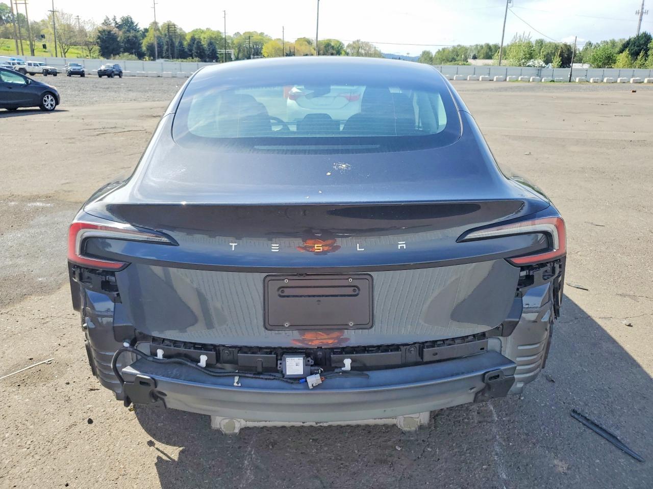 2025 Tesla Model 3 - Фото 6