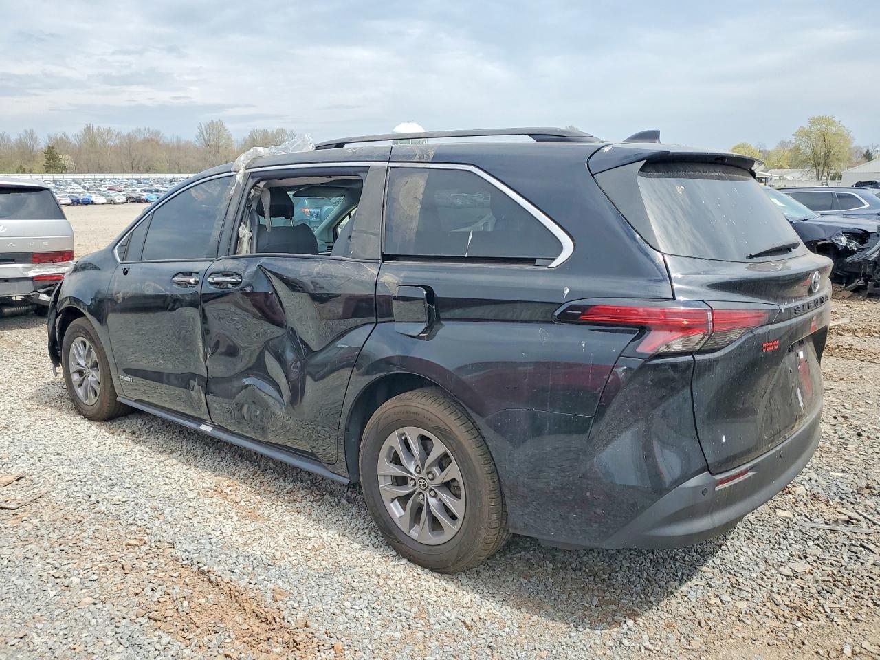 2021 Toyota Sienna Xle - Фото 2