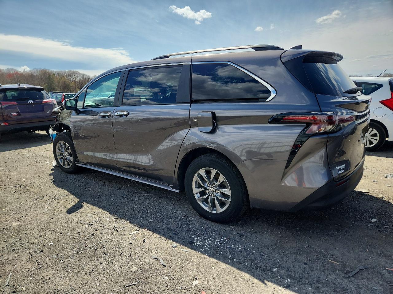 2024 Toyota Sienna Xle 7-Passenger - Фото 2