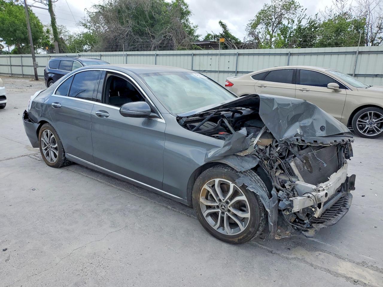 2017 Mercedes-Benz C 300 - Фото 4