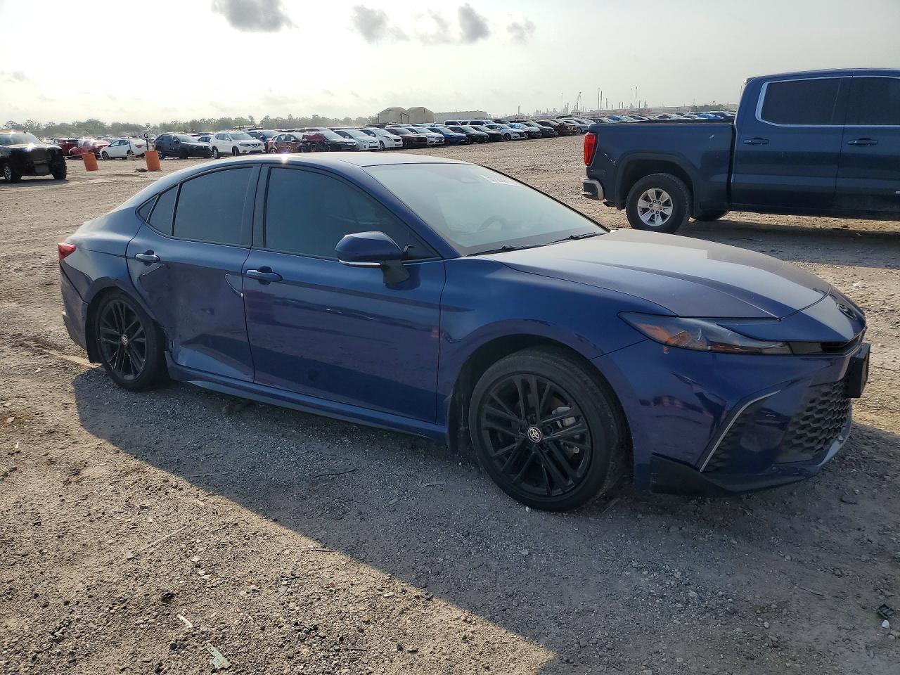 2025 Toyota Camry Se - Image 4