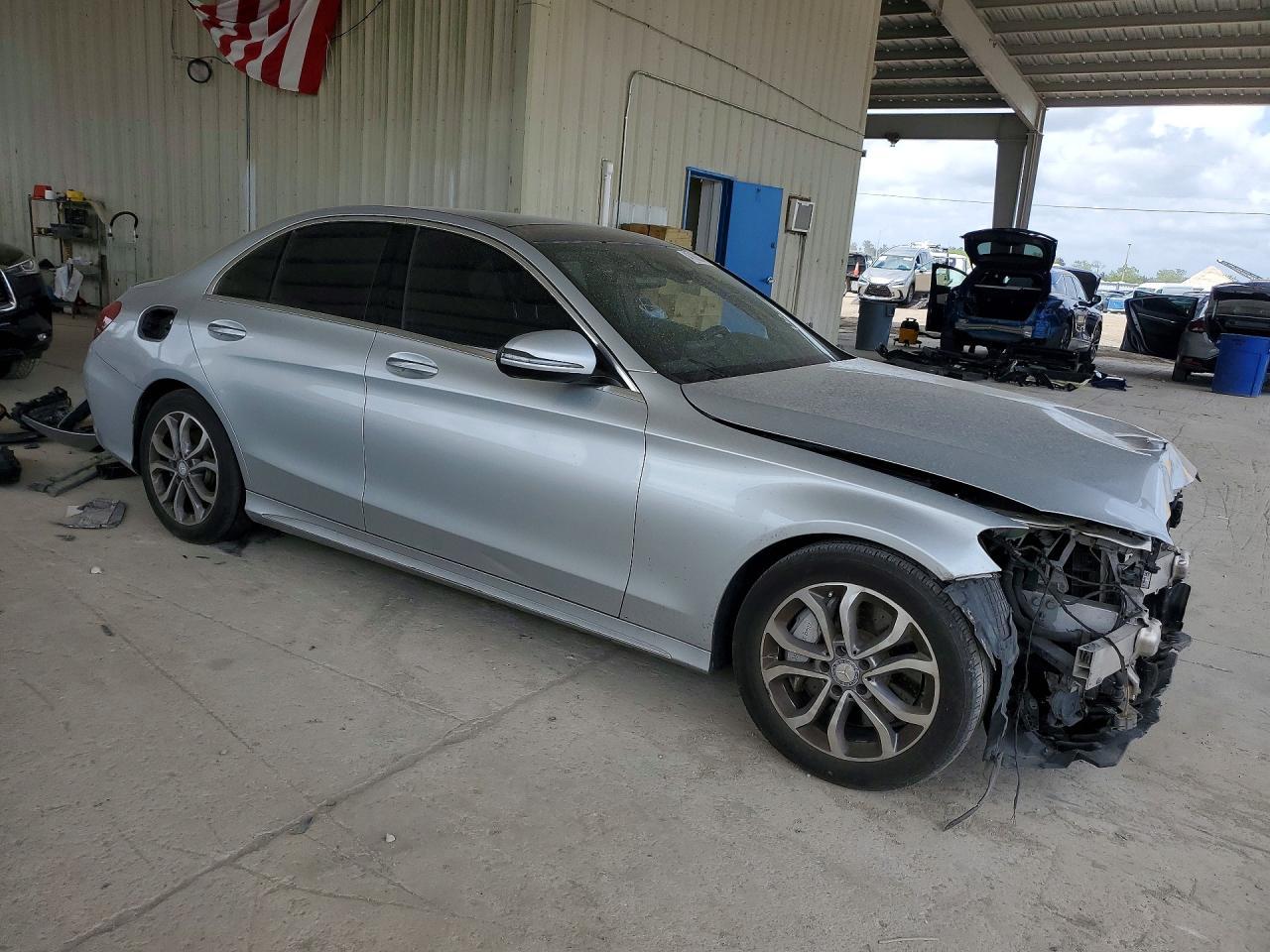 2017 Mercedes-Benz C 300 - Фото 4