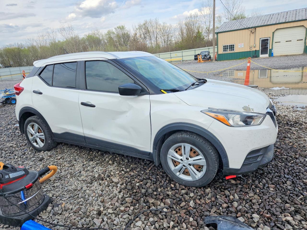 2019 Nissan Kicks S - Image 4