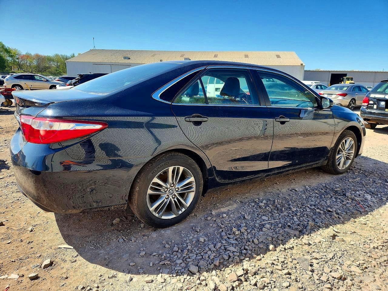 2017 Toyota Camry Se - Фото 3