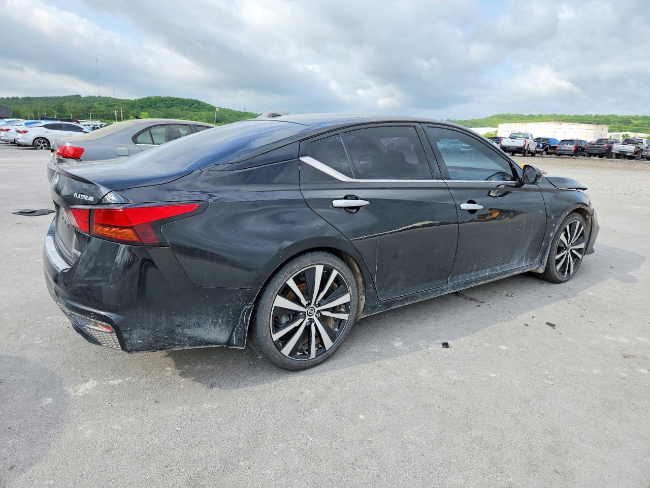 2020 Nissan Altima Platinum - Image 3