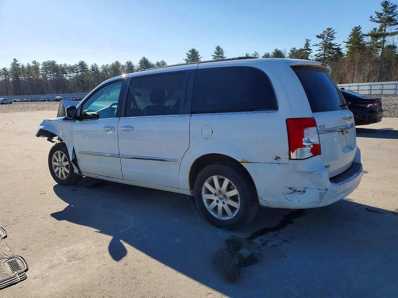 2014 Chrysler Town & Country Touring - Фото 2