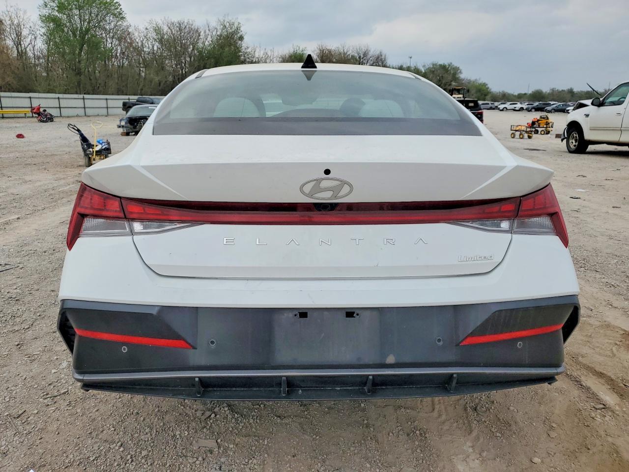 2024 Hyundai Elantra Limited - Image 6