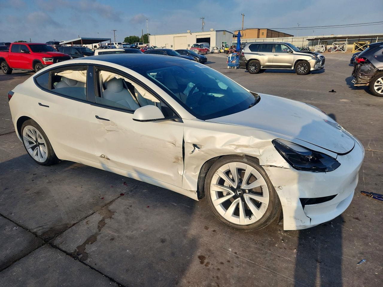 2023 Tesla Model 3 - Фото 4