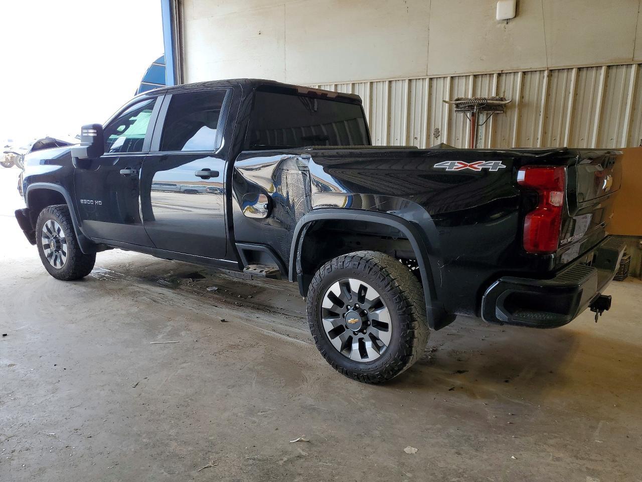 2022 Chevrolet Silverado K2500 Custom - Image 2