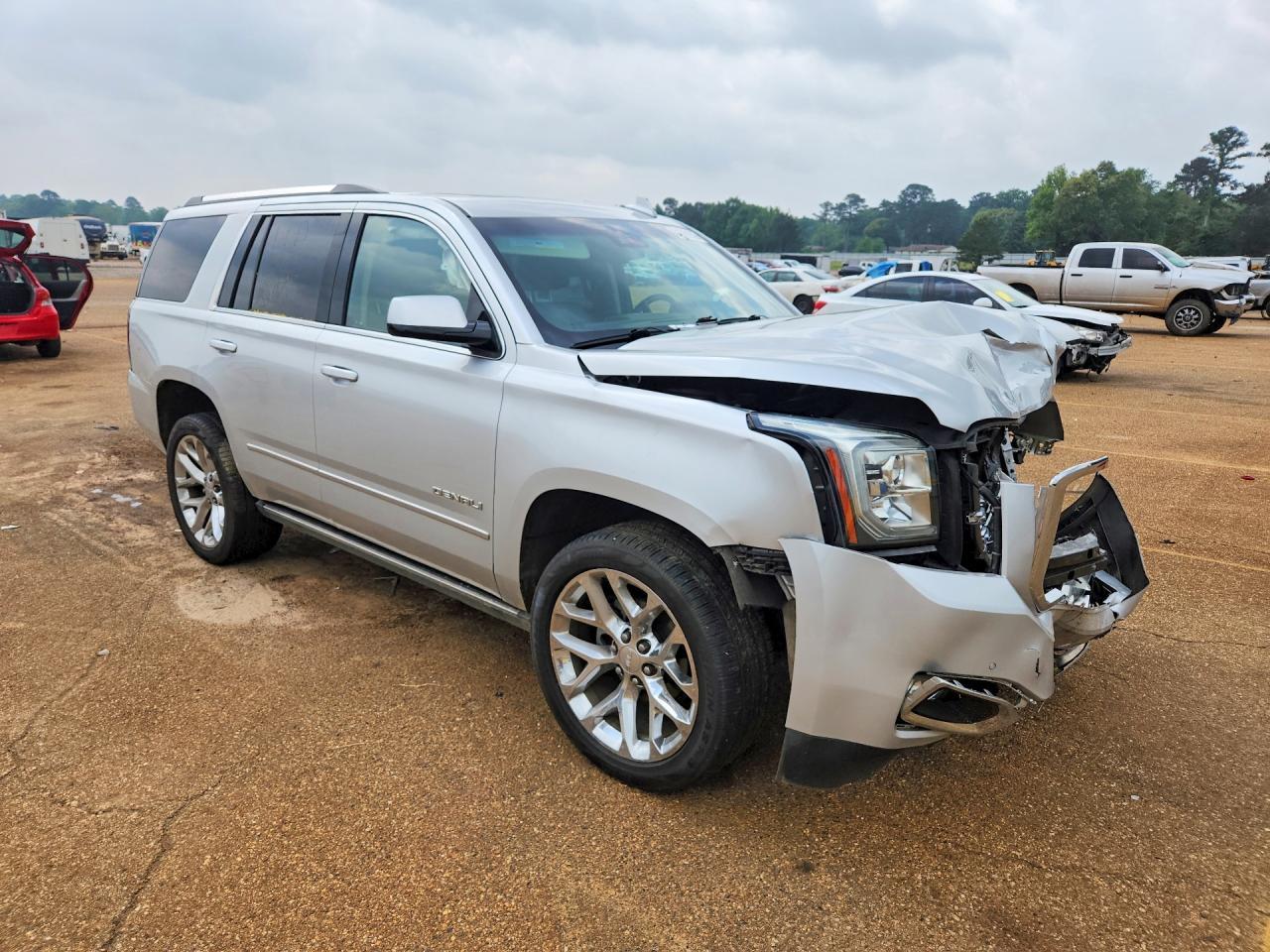 2019 GMC Yukon Denali - Image 4