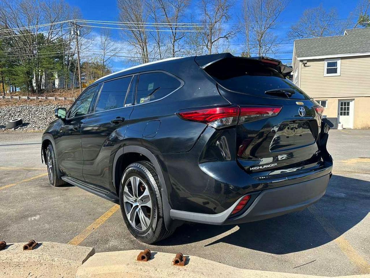 2022 Toyota Highlander Xle - Image 2