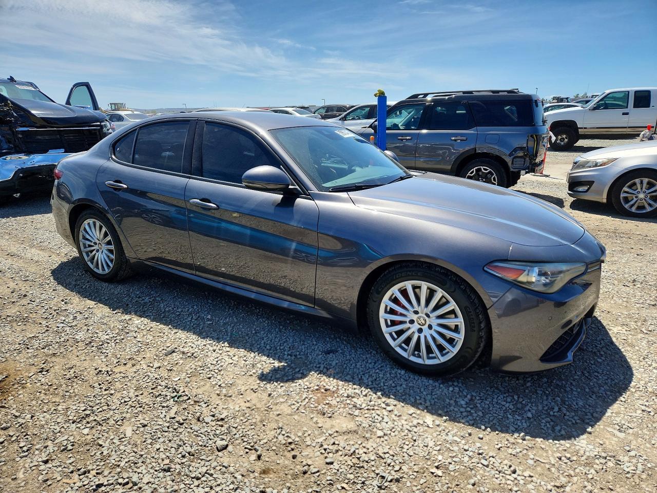 2022 Alfa Romeo Giulia - Фото 4