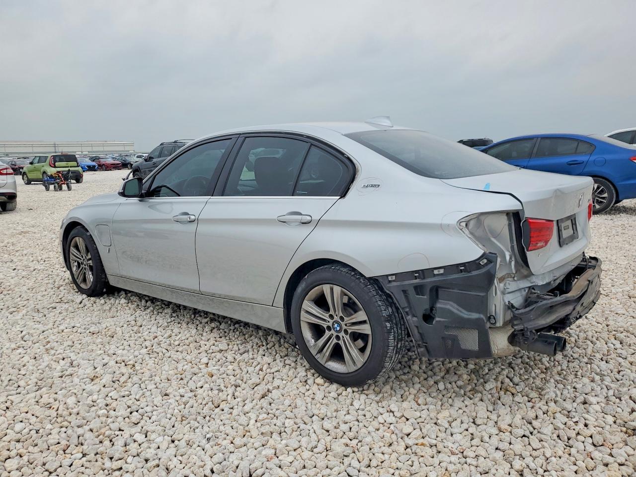 2017 BMW 330E - Фото 2