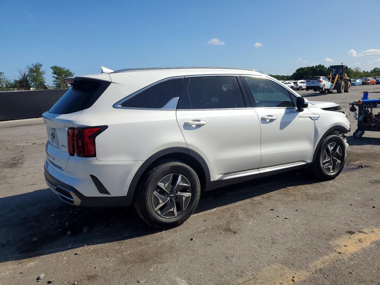 2022 Kia Sorento Hybrid S - Image 3