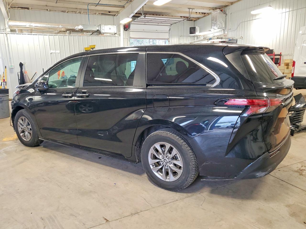 2022 Toyota Sienna Xle - Фото 2