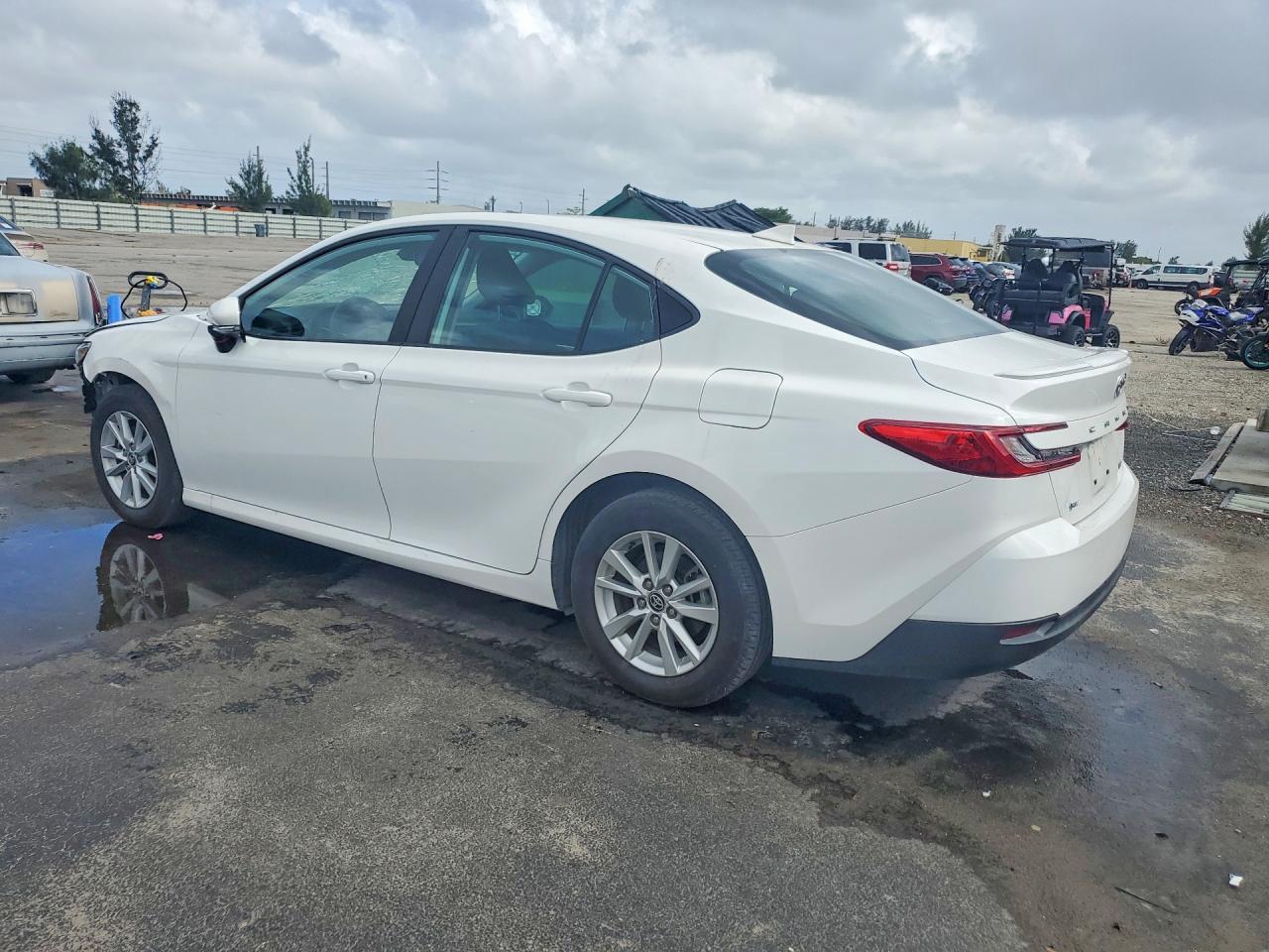 2025 Toyota Camry Le - Фото 2